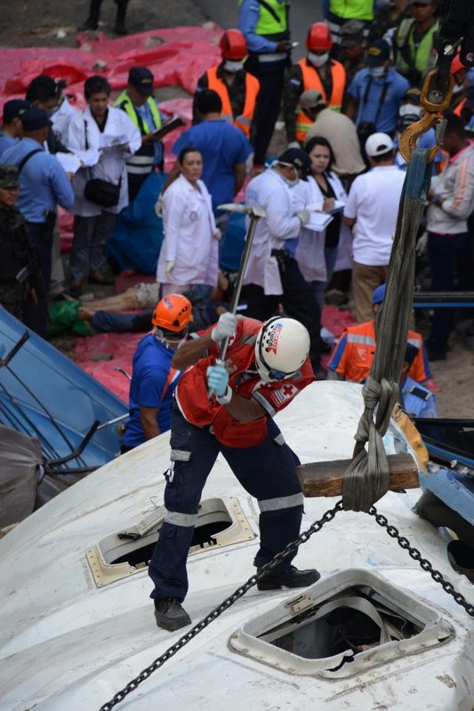 Hien truong vu dam xe o Honduras, hon 50 nguoi thuong vong-Hinh-9